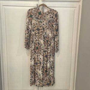 Beautiful mid length dress from Anthropology x Kachel. Size 2